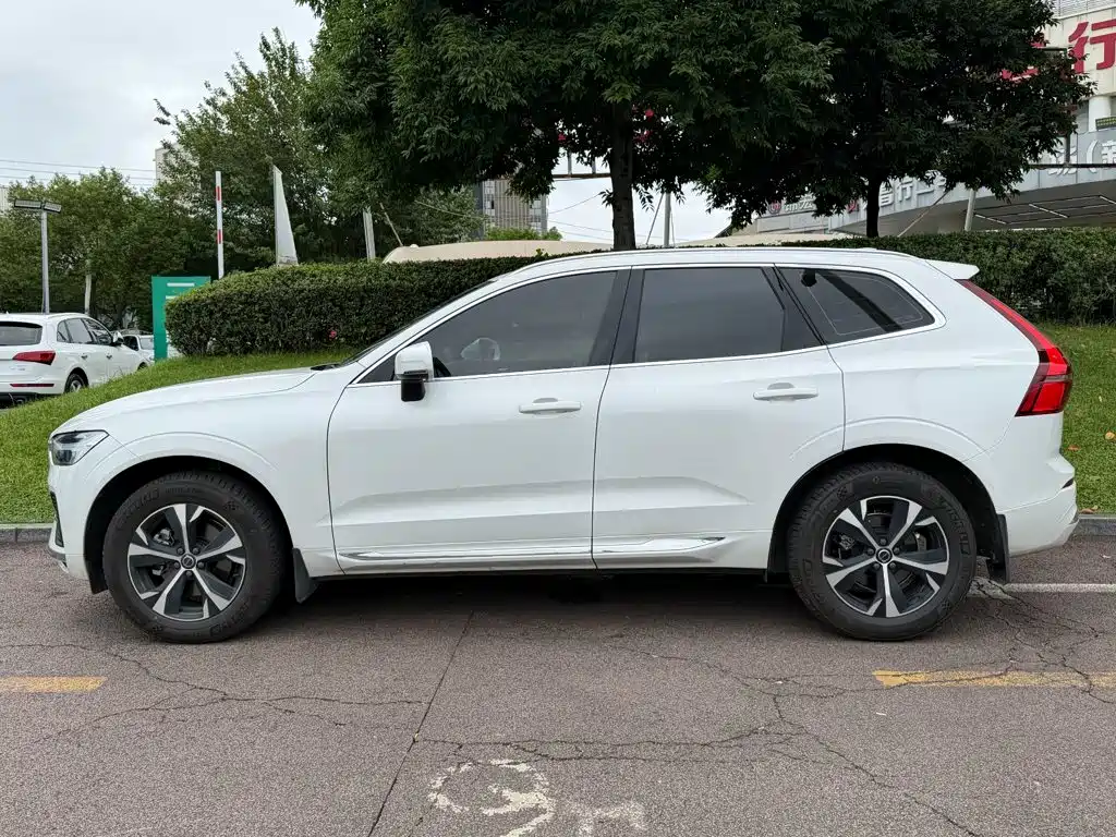 Volvo XC60 2025 2026 Model B5 AWD Smart Elite Luxury