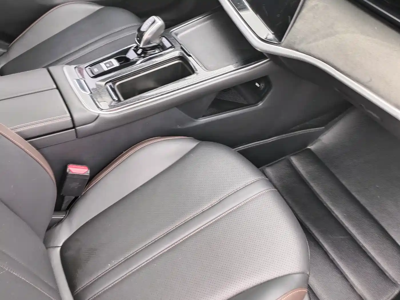Dongfeng Aeolus Yixuan MAX 2022 2022 1.5T Ultra Cool Dad Edition