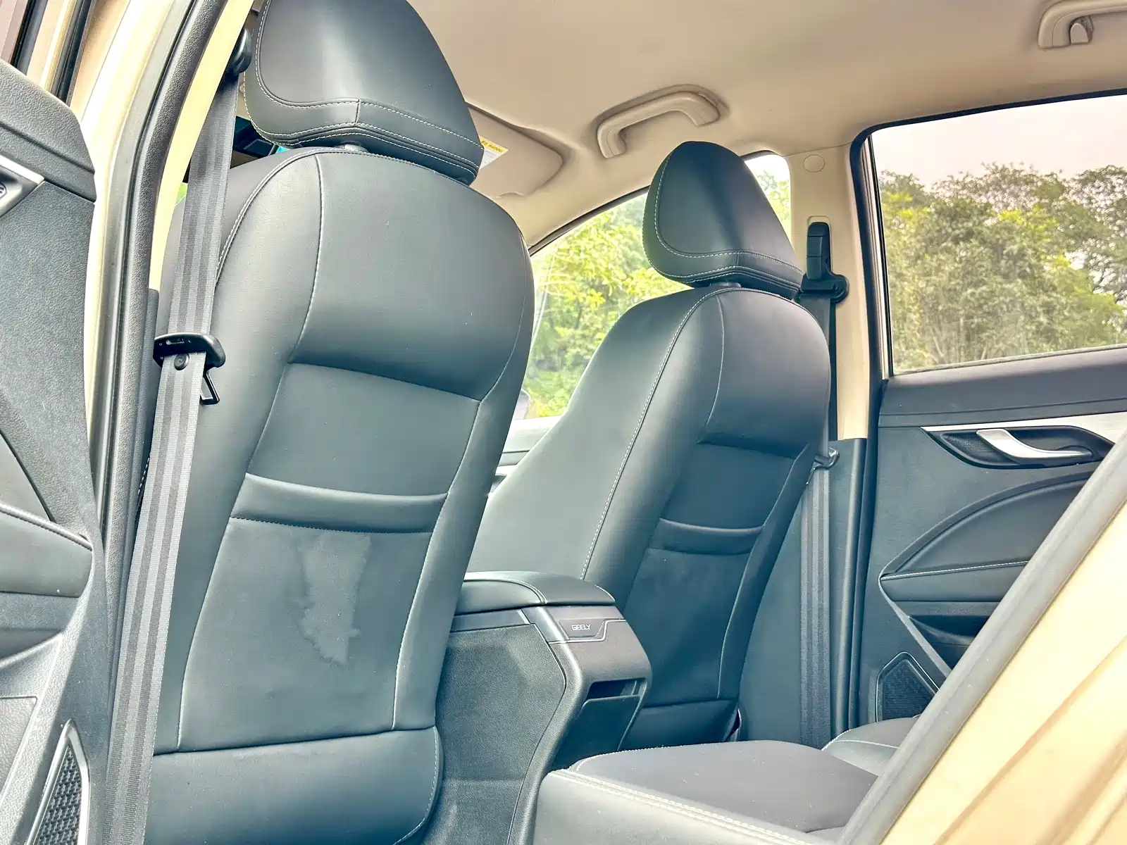 Фото 32 - Geely Vision S1