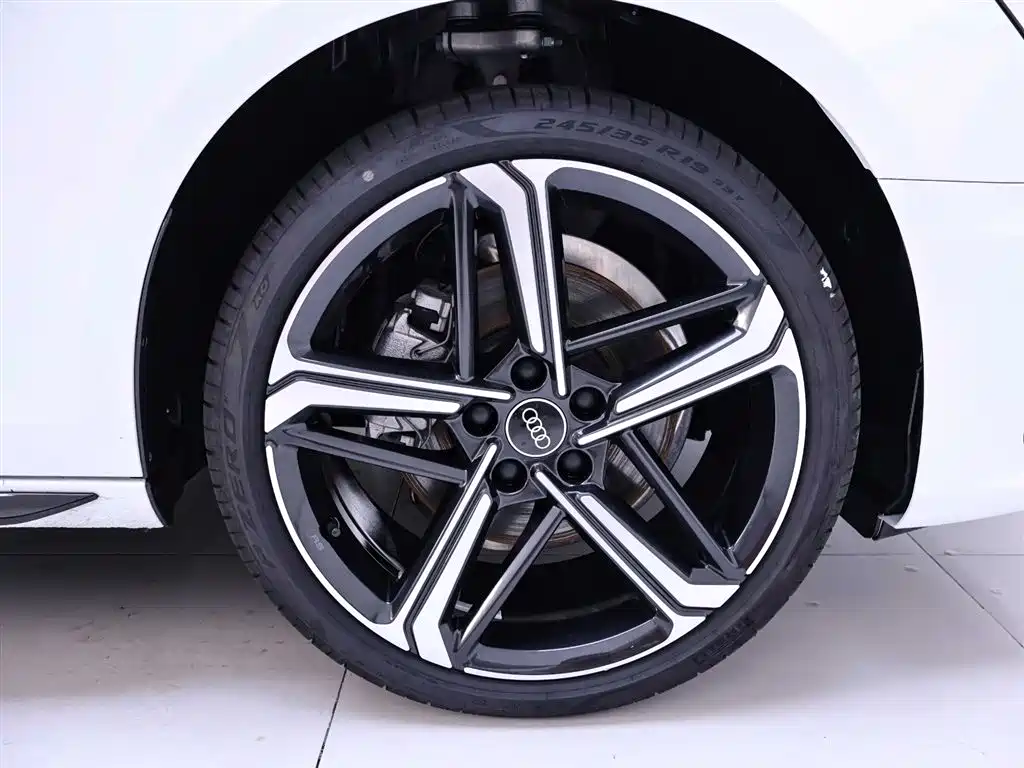 Audi A4L 2024 40 TFSI Luxury Dynamic фото 6
