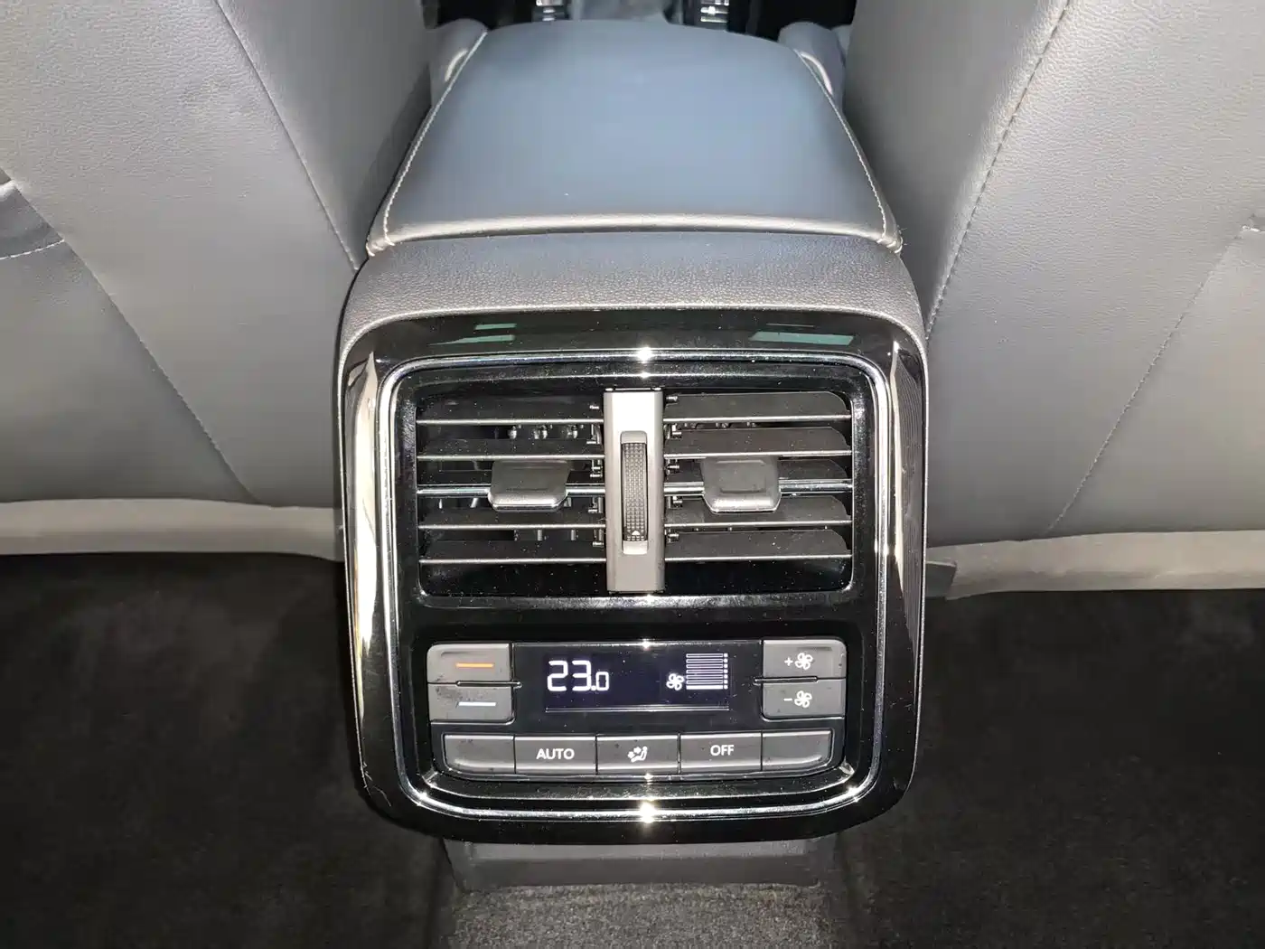 Volkswagen Passat 2020 Facelift 330TSI Luxury China VI фото 15