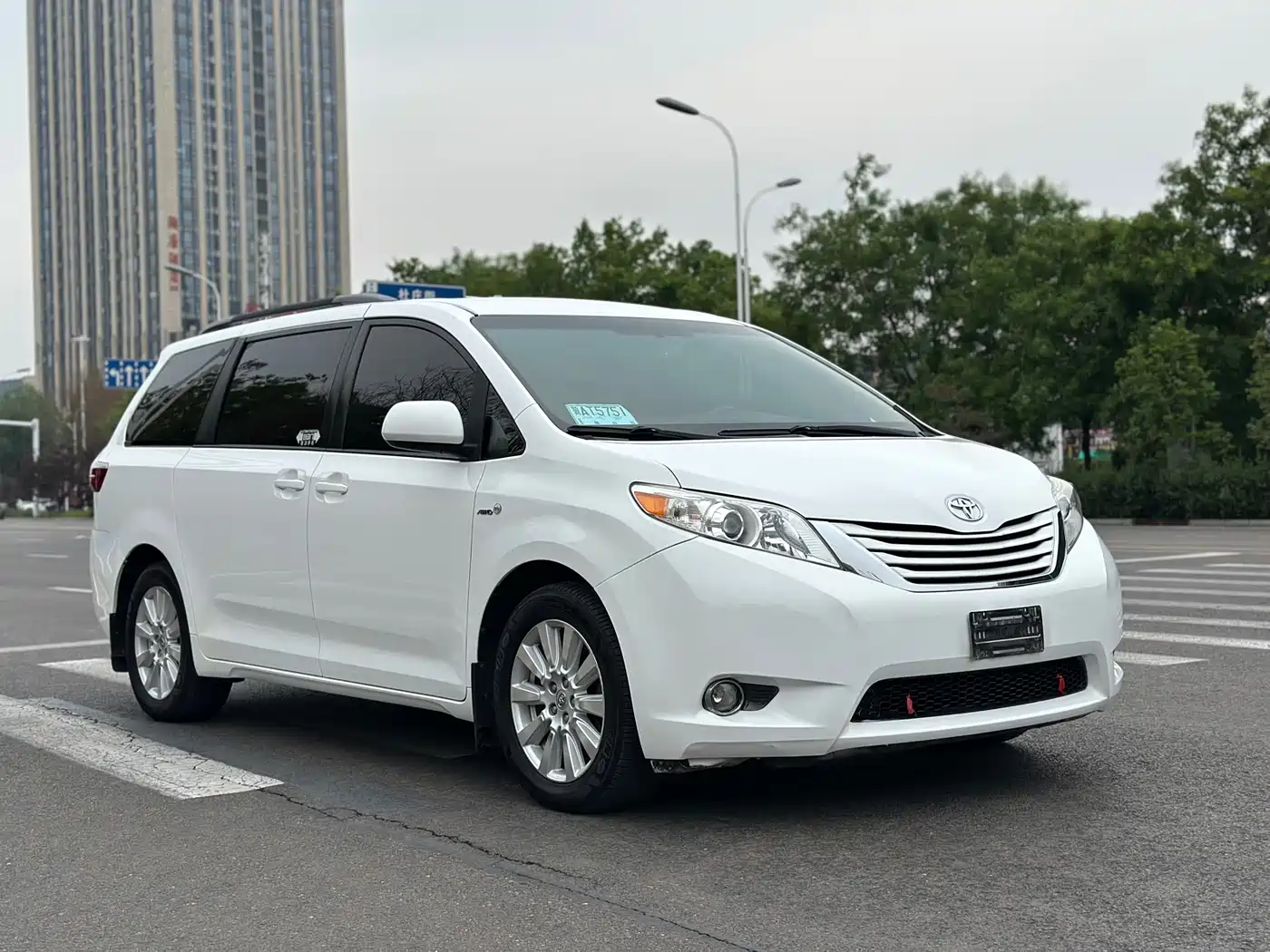 Toyota Sienna 2015 3.5L 4WD L фото 10