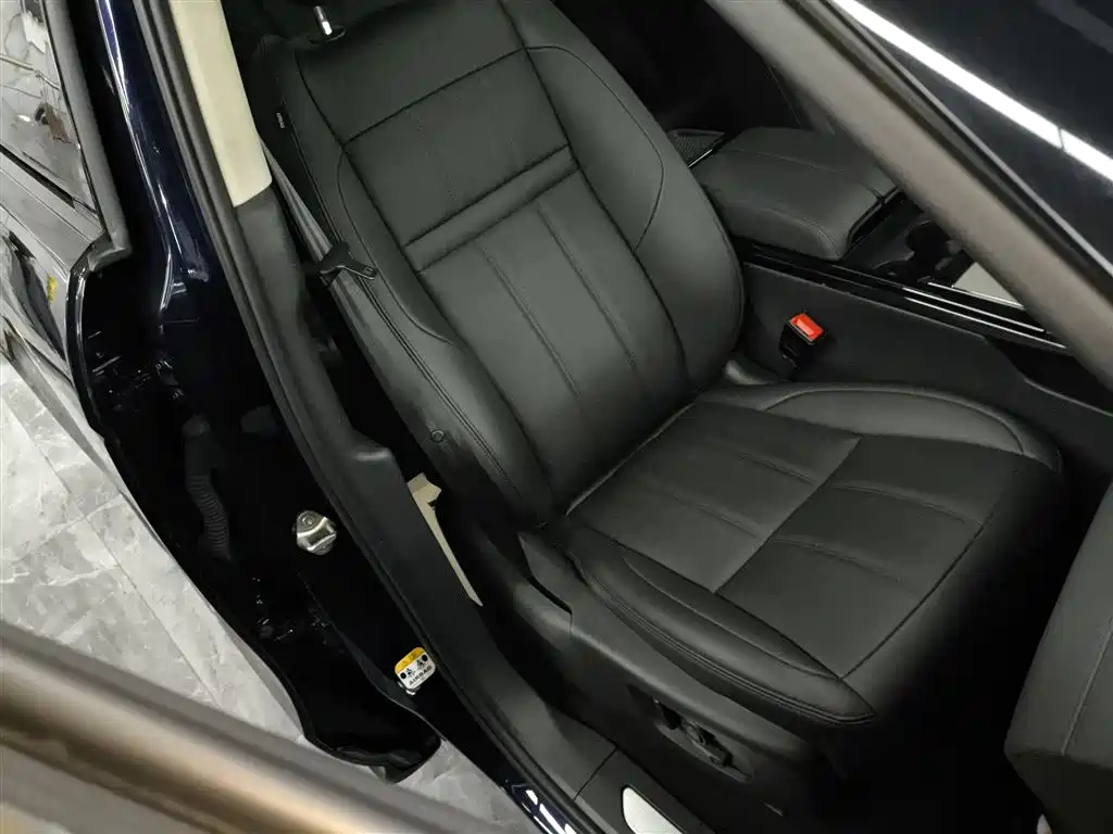 Land Rover Range Rover Evoque New Energy 2021 Range Rover Evoque L P300e Luxury фото 17