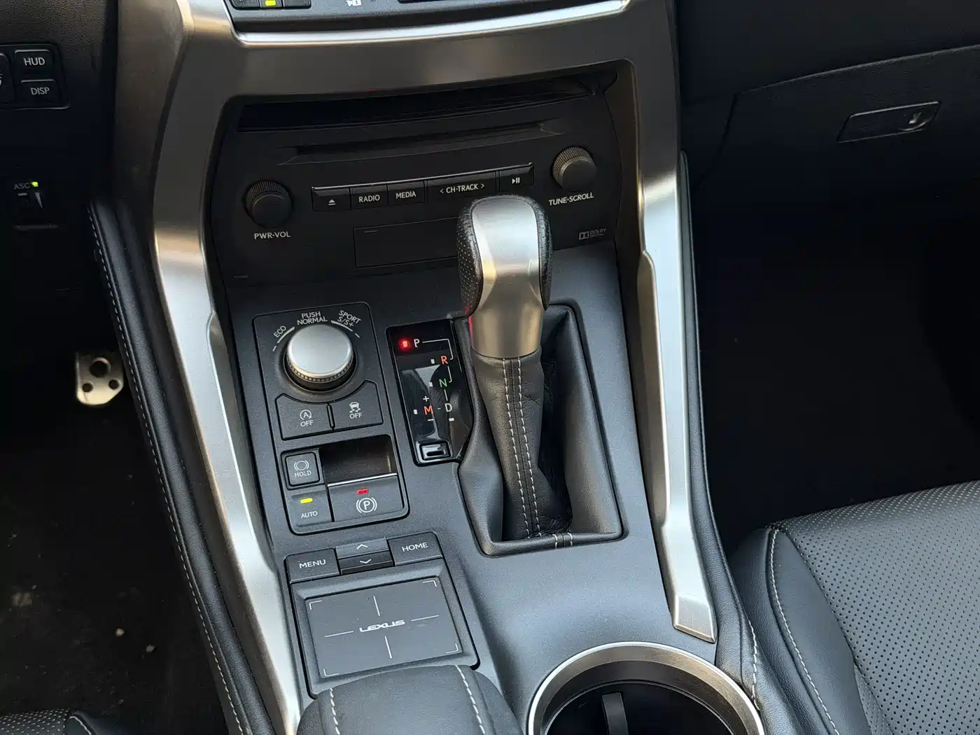 Фото 19 - Lexus NX