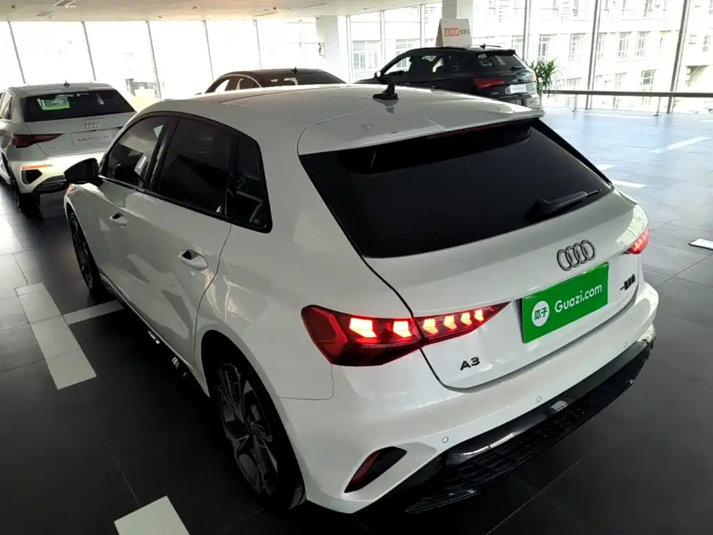 Audi A3 2026 2025 Facelift Sportback 35TFSI Flying Spur Premium