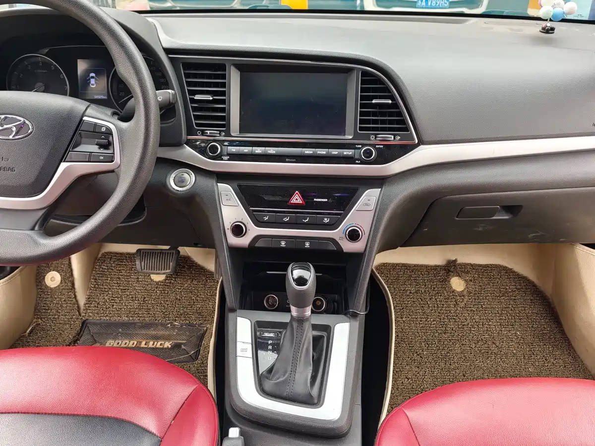 Hyundai Elantra 2016 Model 1.6L Automatic Smart Elite фото 7