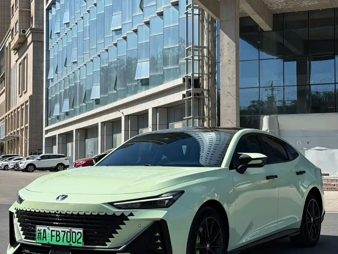 Changan UNI-V iDD 2023 2023 ZhiDian iDD 1.5T 113km Smart Fun Edition
