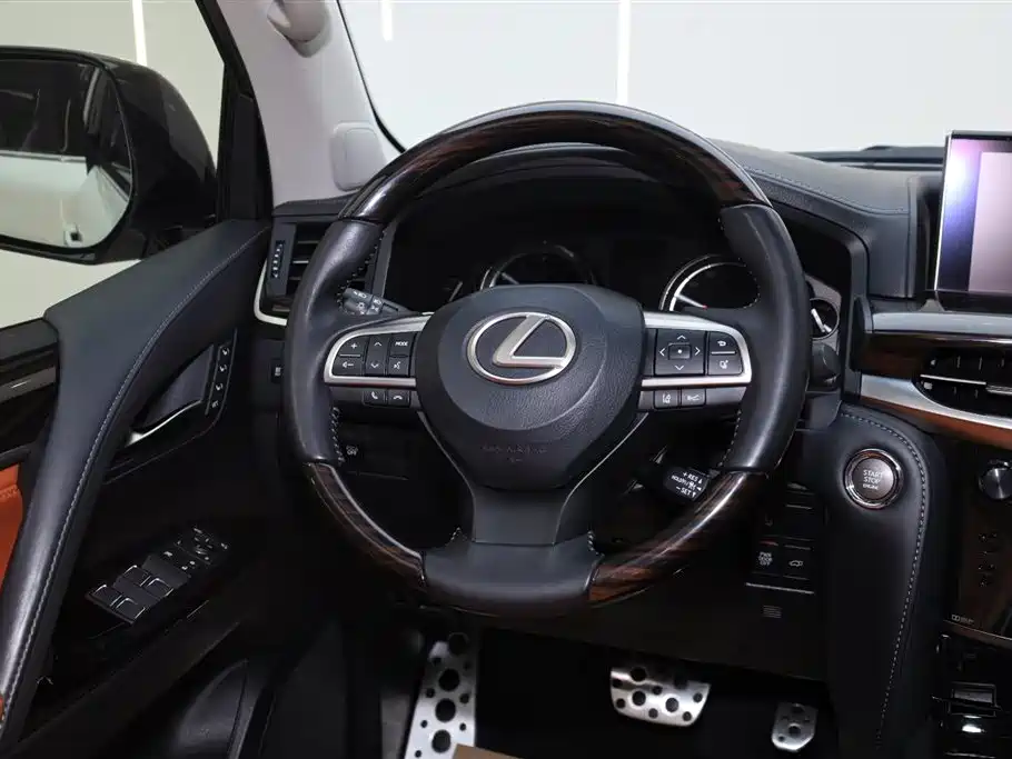 Lexus LX 2017 570 Peak Special Limited Edition фото 15
