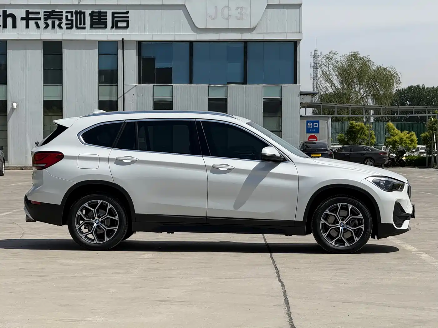 BMW X1 2022 sDrive25Li Leading фото 8