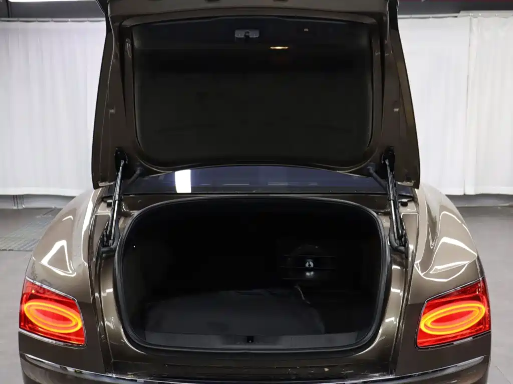 Photo 26 - Bentley Flying Spur