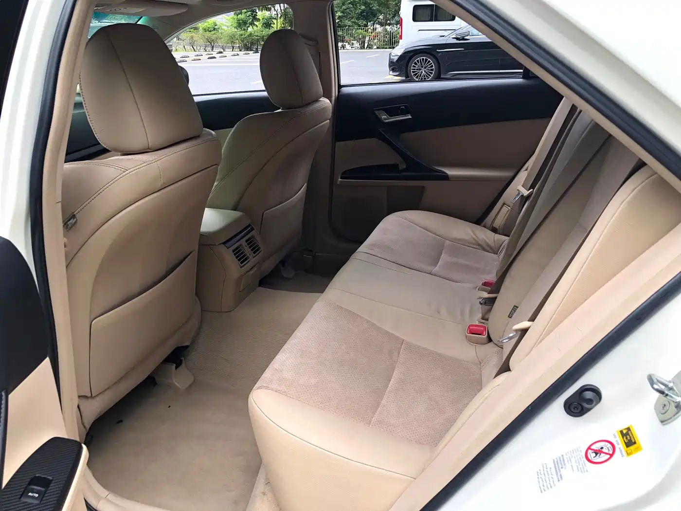 Toyota Reiz 2010 3.0V Style Flagship Navigation Edition фото 9