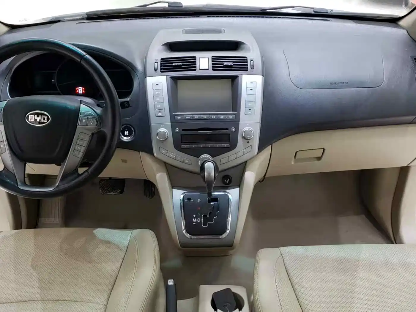 BYD S6 2014 2014 2.4L Automatic Flagship 5-seater
