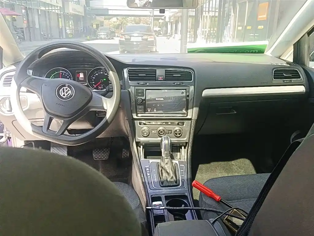 Volkswagen Golf Electric 2020 Chi фото 10