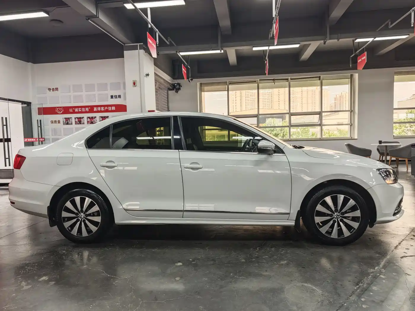 Volkswagen Sagitar 2018 1.6L Automatic Comfort фото 11