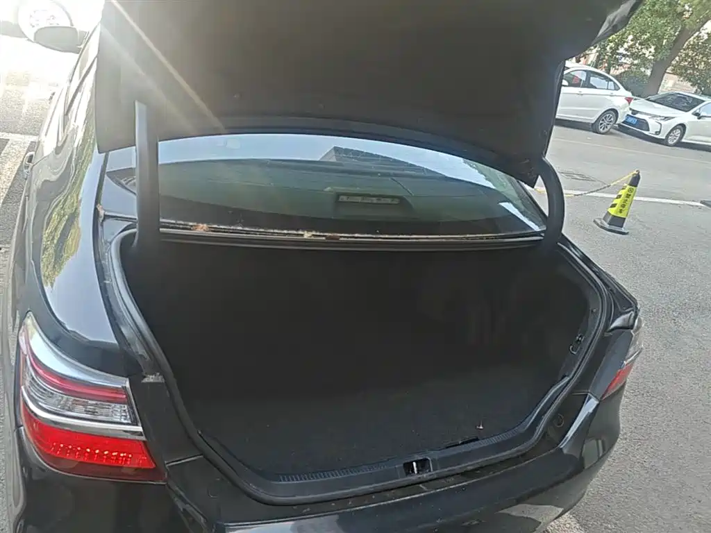 Toyota Camry 2015 2.5G Luxury Navigation Edition фото 19