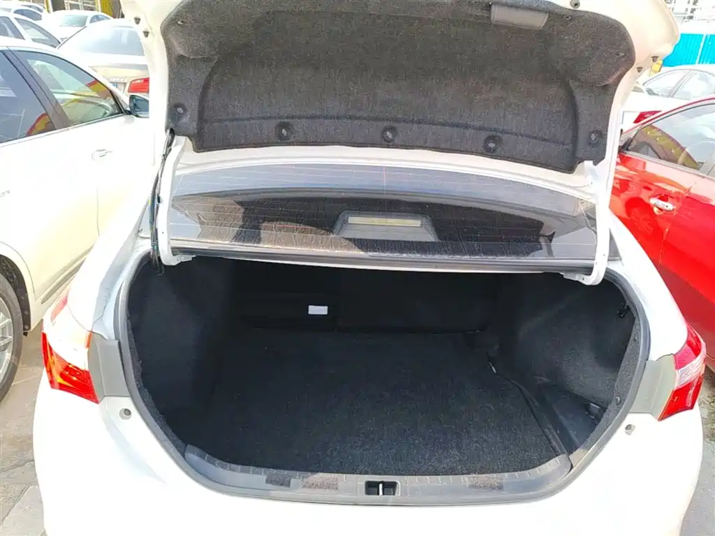Toyota Corolla 2014 1.6L CVT GL-i Leather Edition фото 19