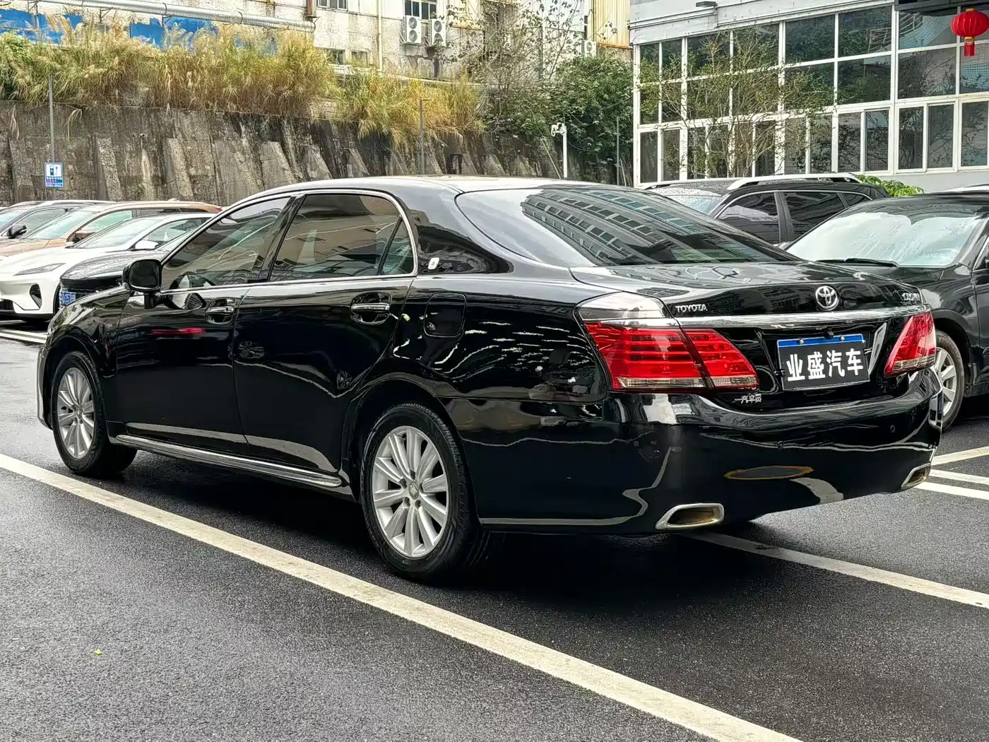 Toyota Crown 2012 2.5L Royal Leather Edition фото 4