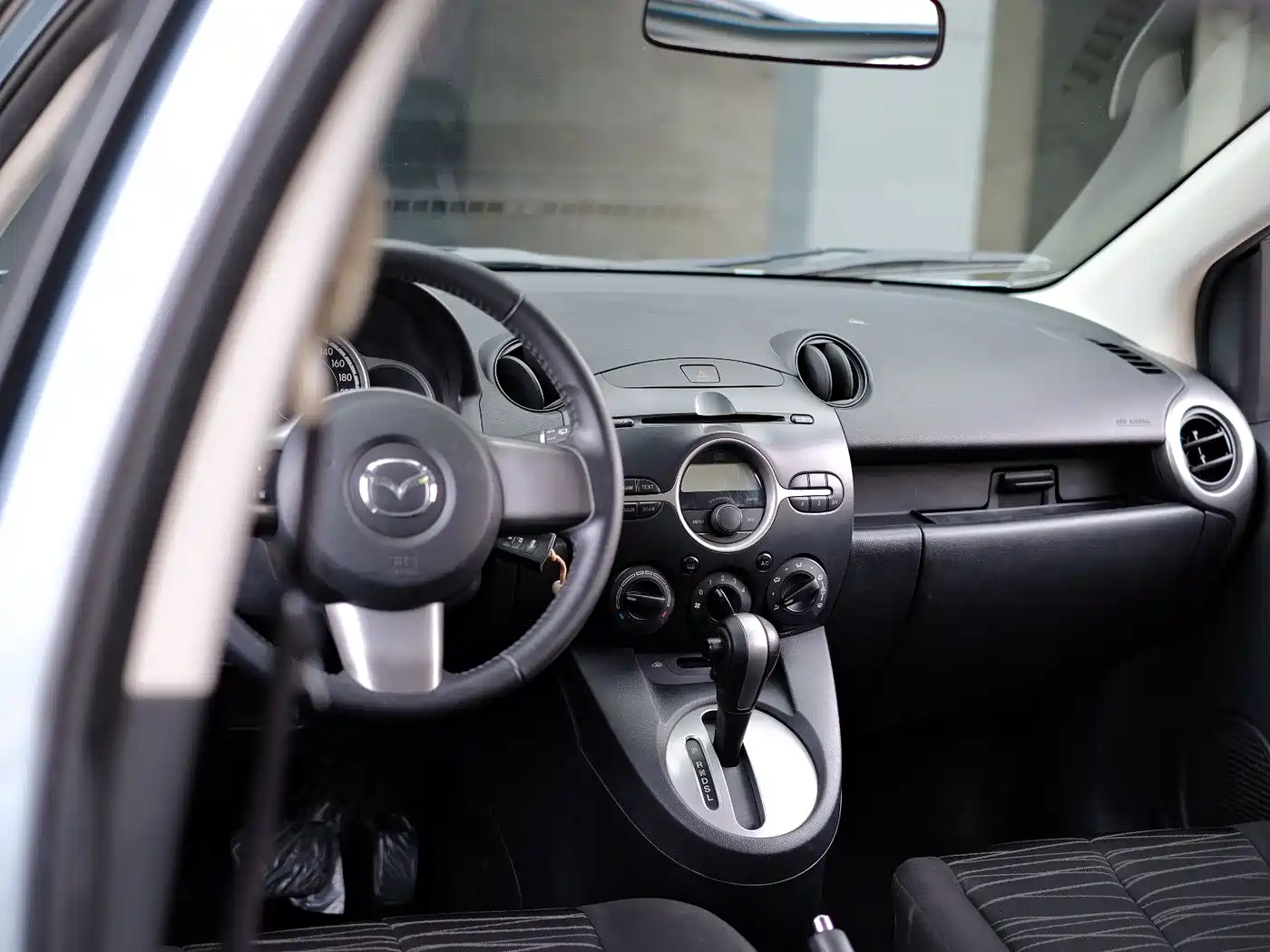 Mazda 2 2011 2011 Xuan Dong 1.5L Auto Luxury Edition