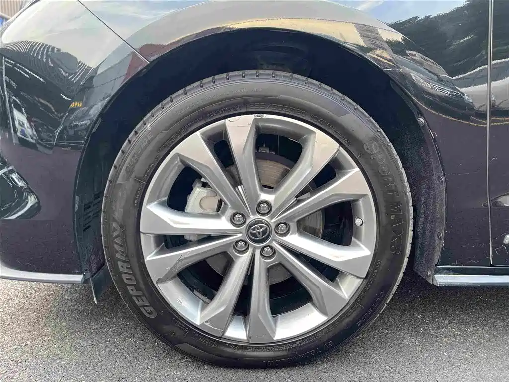 Фото 35 - Toyota Sienna