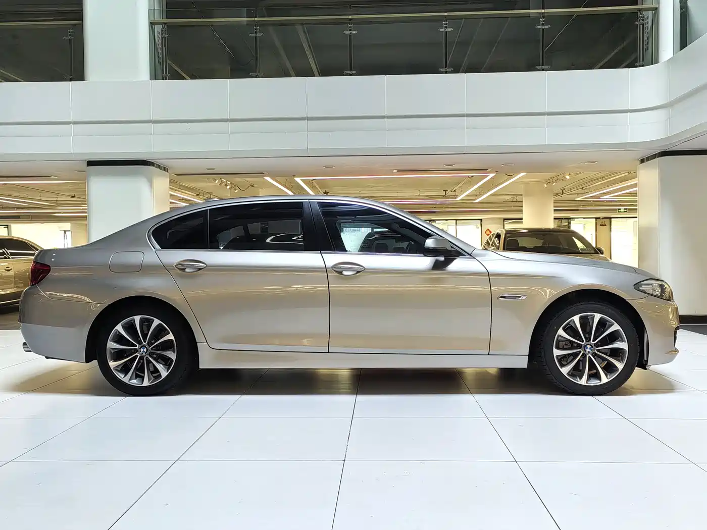 BMW 5 Series 2017 525Li Leading Edition фото 13