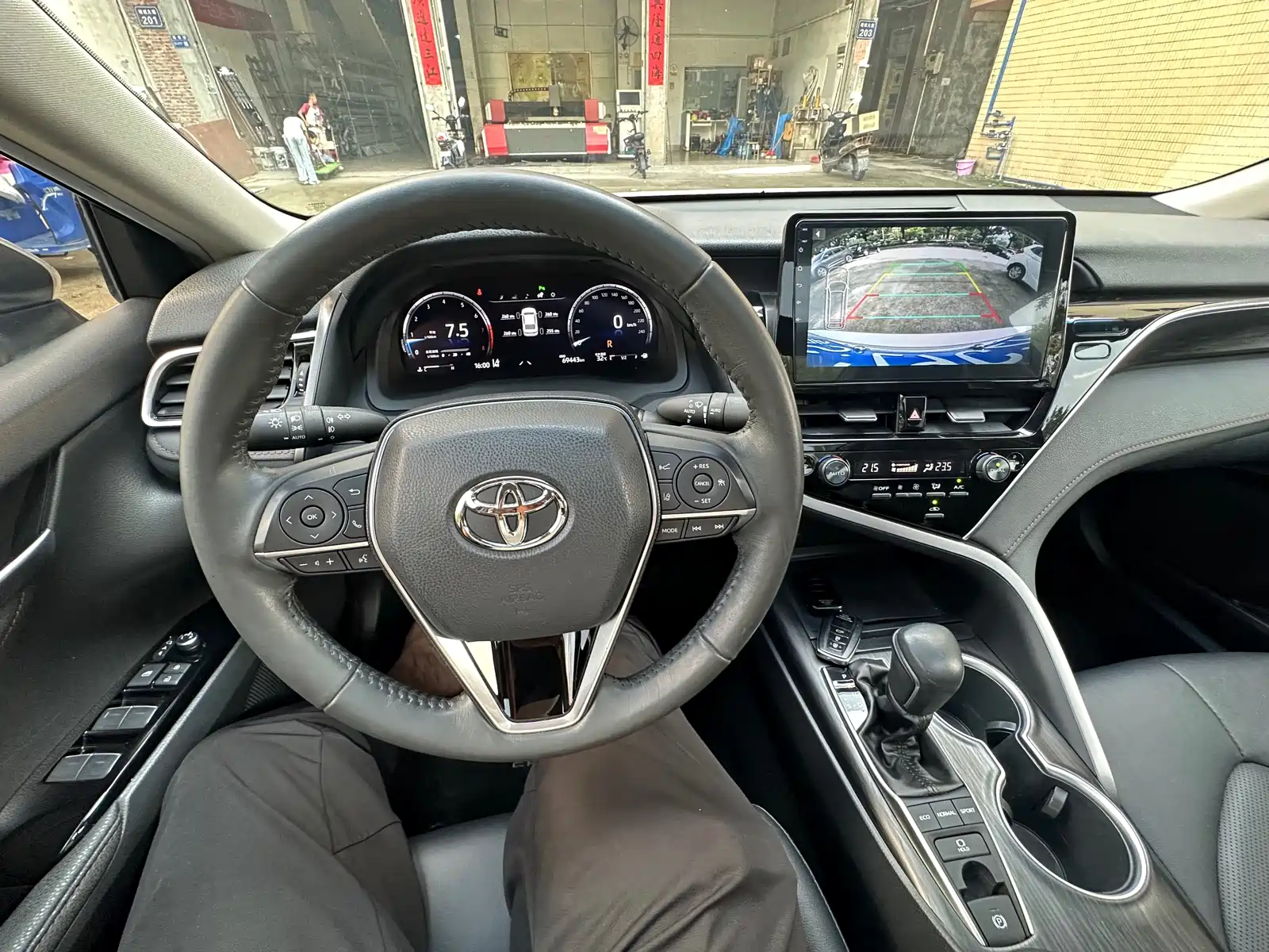 Фото 9 - Toyota Camry