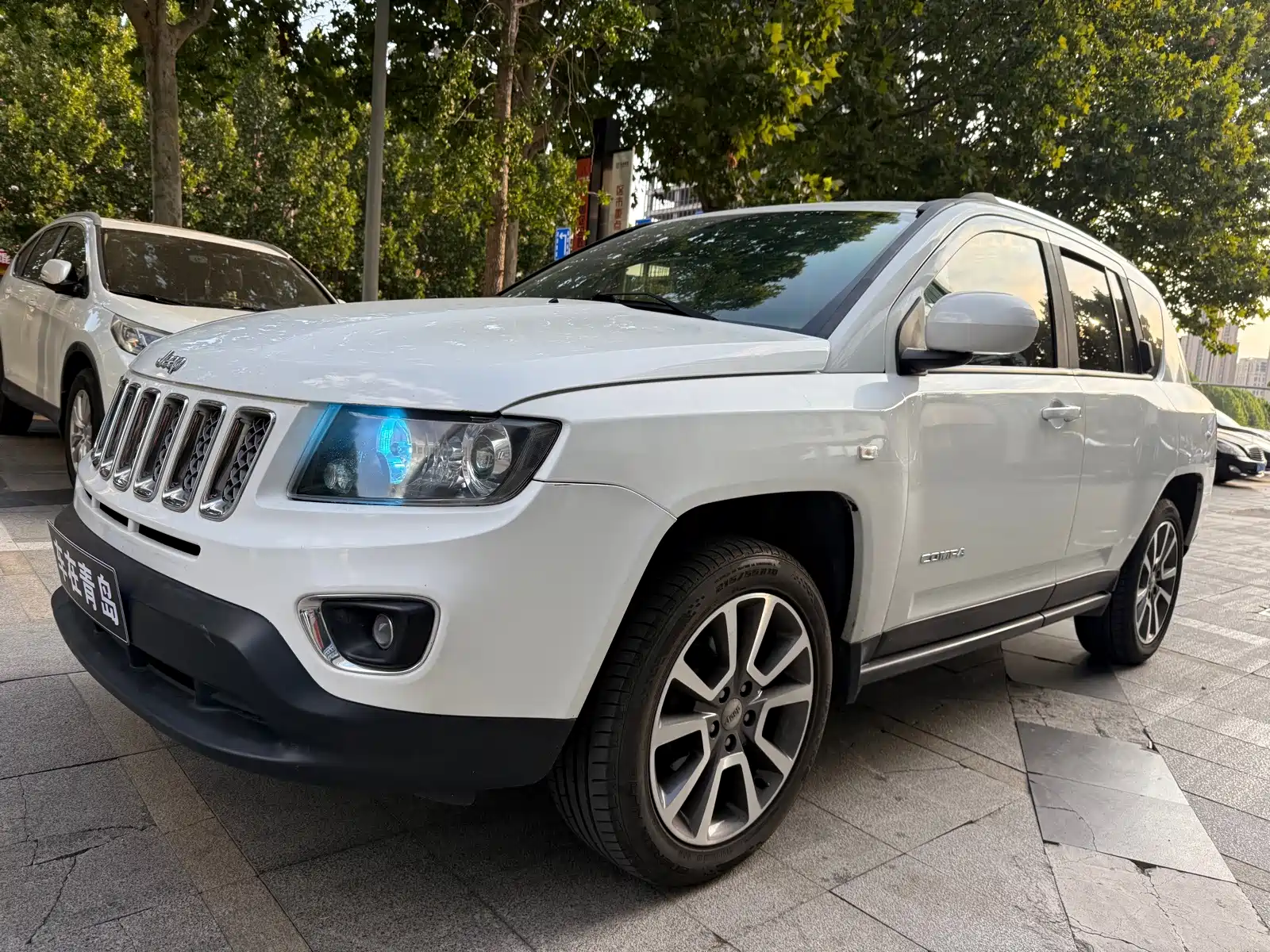 Photo 1 - Jeep Compass (Import)