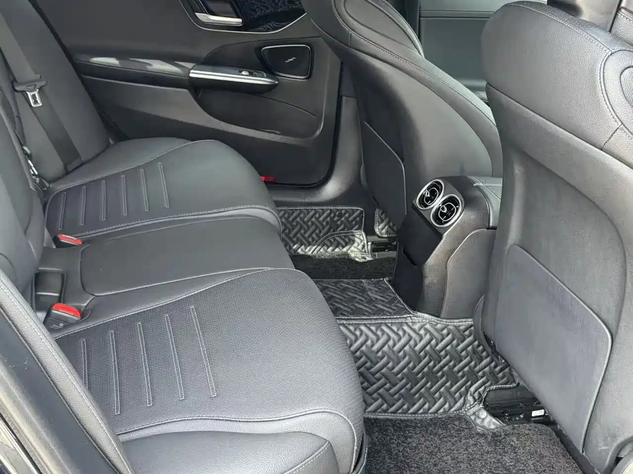Mercedes-Benz C-Class 2023 C 200 L Sport фото 11