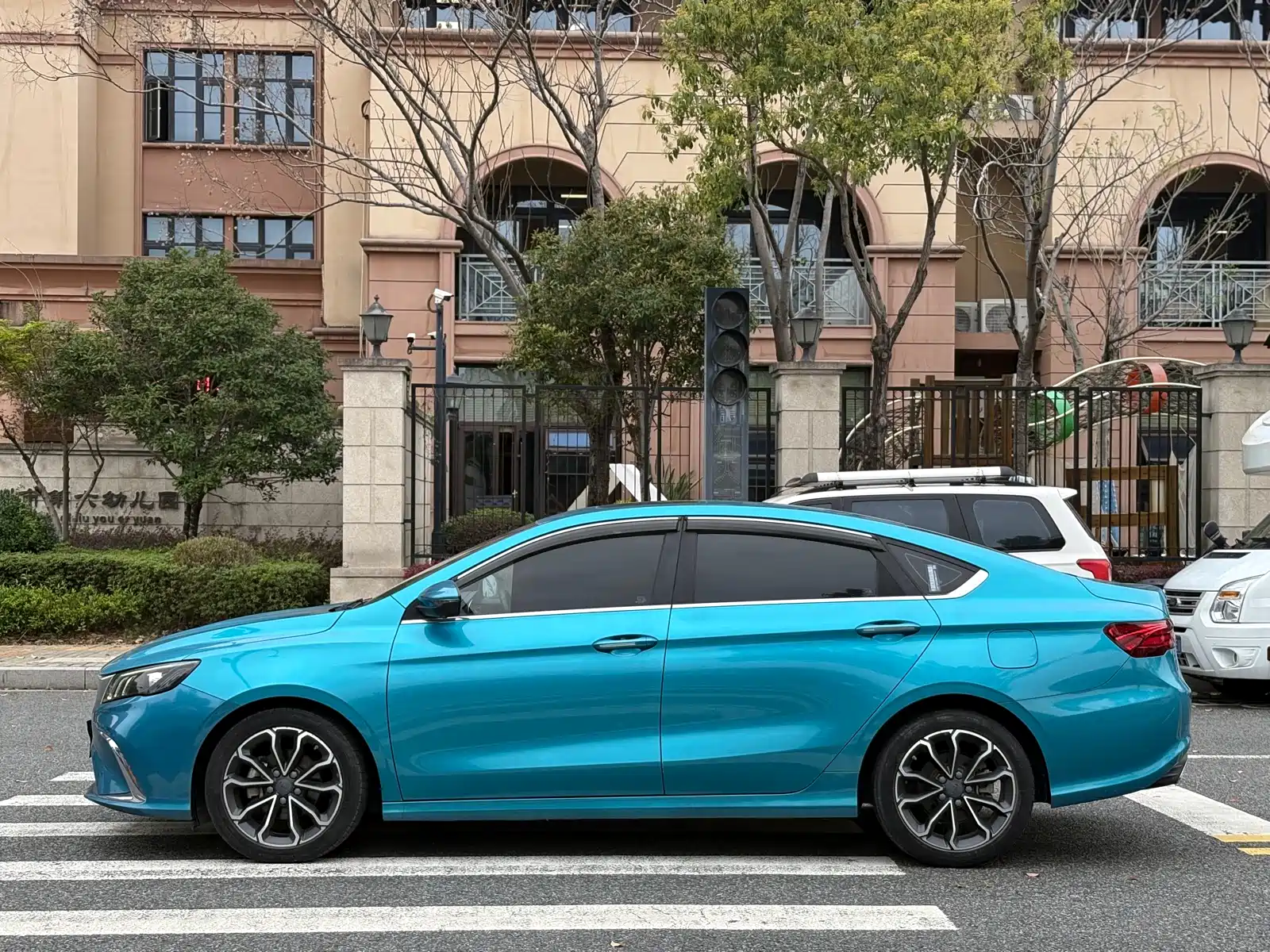 Фото 17 - Geely Binrui