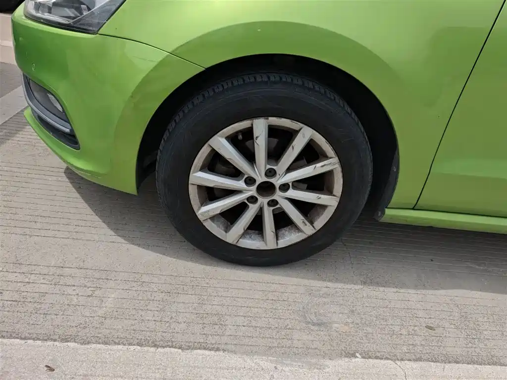 Volkswagen Polo 2014 1.6L Automatic Luxury Edition фото 25