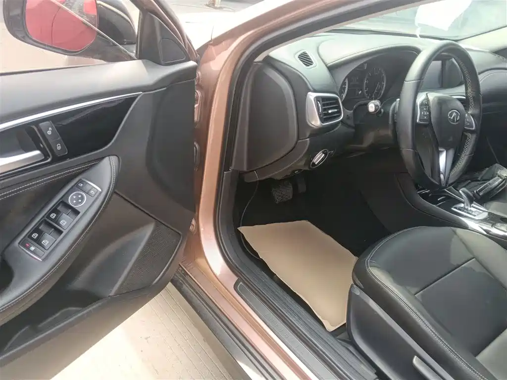 Infiniti QX30 2018 2017 1.6T 2WD Fashion Edition