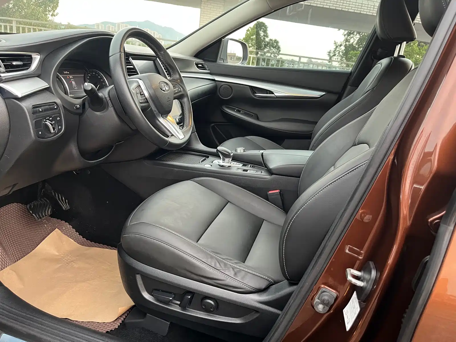 Photo 16 - Infiniti QX50