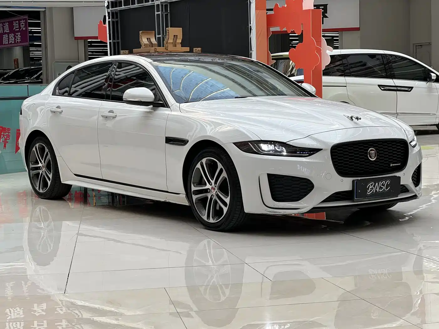 Jaguar XEL 2022 2.0T 250PS R-DYNAMIC S Progressive Sport Edition фото 6