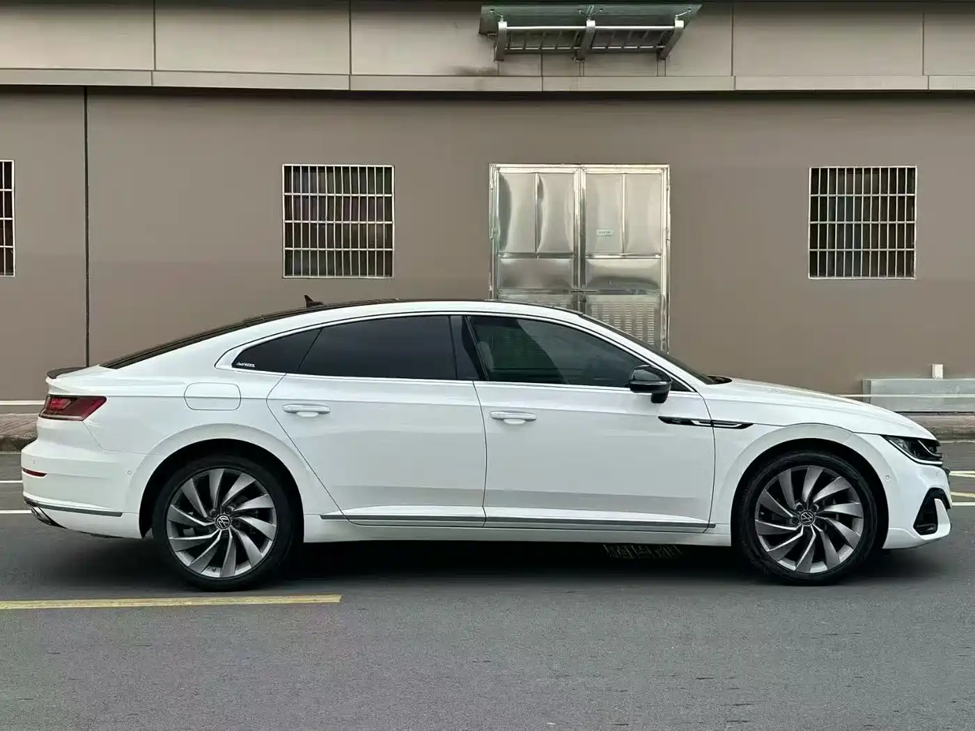 Volkswagen FAW-Volkswagen CC 2023 380TSI Eye-catching Edition фото 3