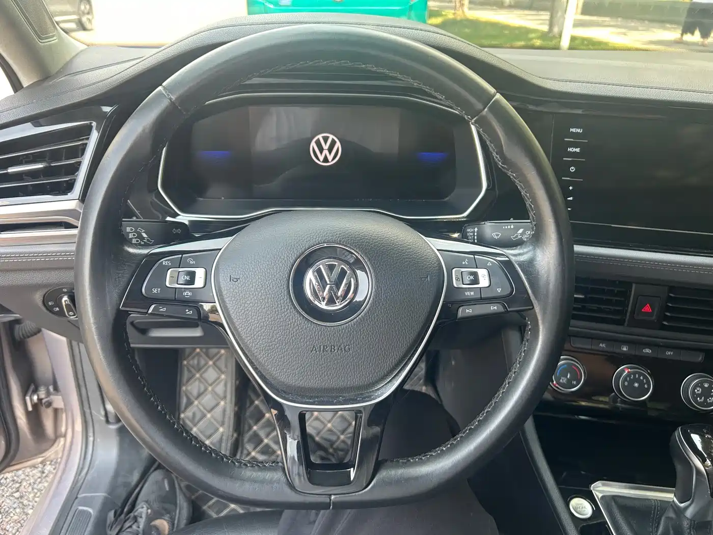 صورة 11 - Volkswagen Sagitar