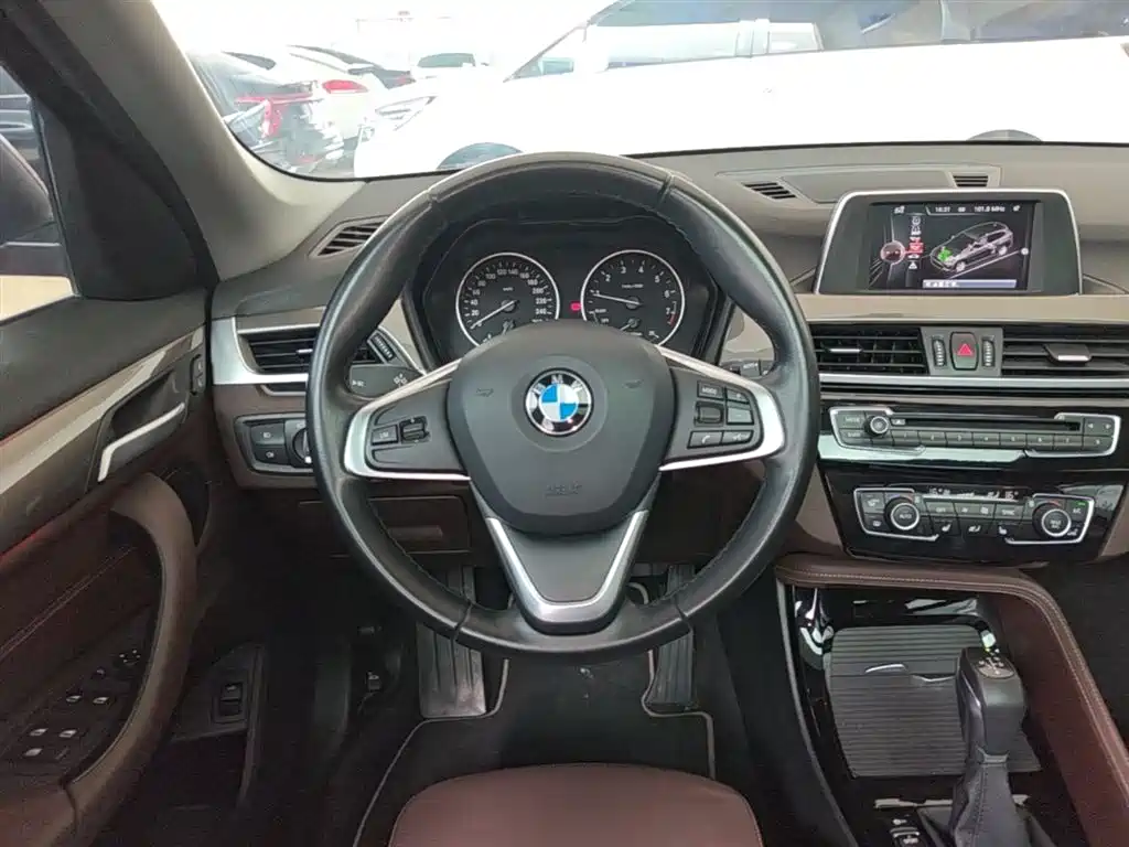 BMW X1 2016 sDrive20Li Luxury Model фото 10