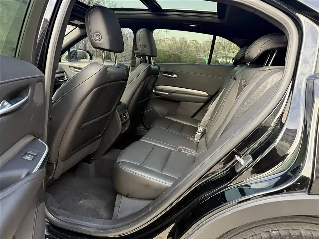 Cadillac XT4 2021 28T FWD Premium Edition фото 23