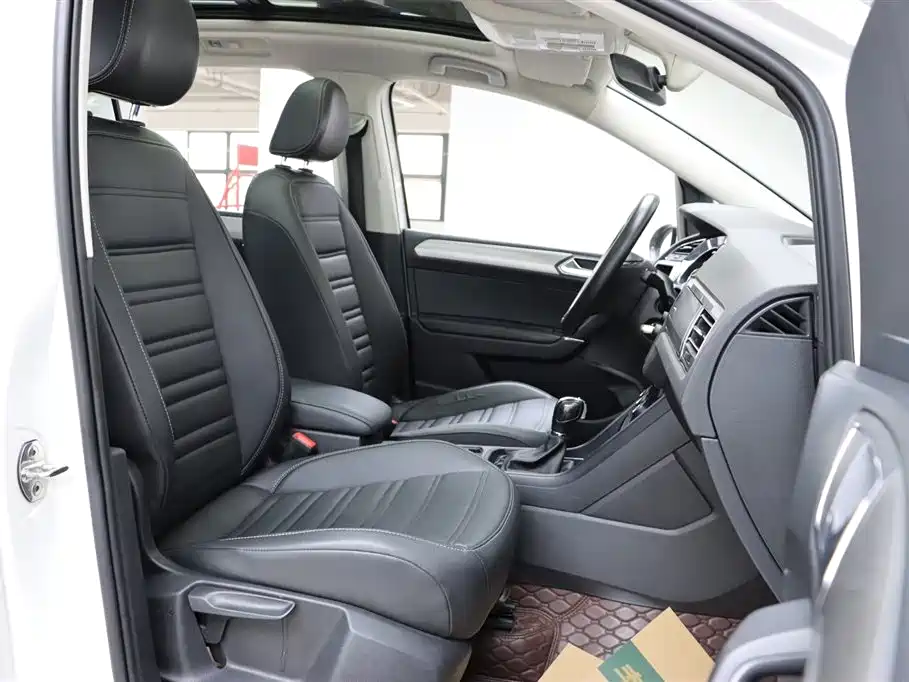 Volkswagen Touran 2018 Touran L 280TSI DSG Comfort 7-seater China V фото 19