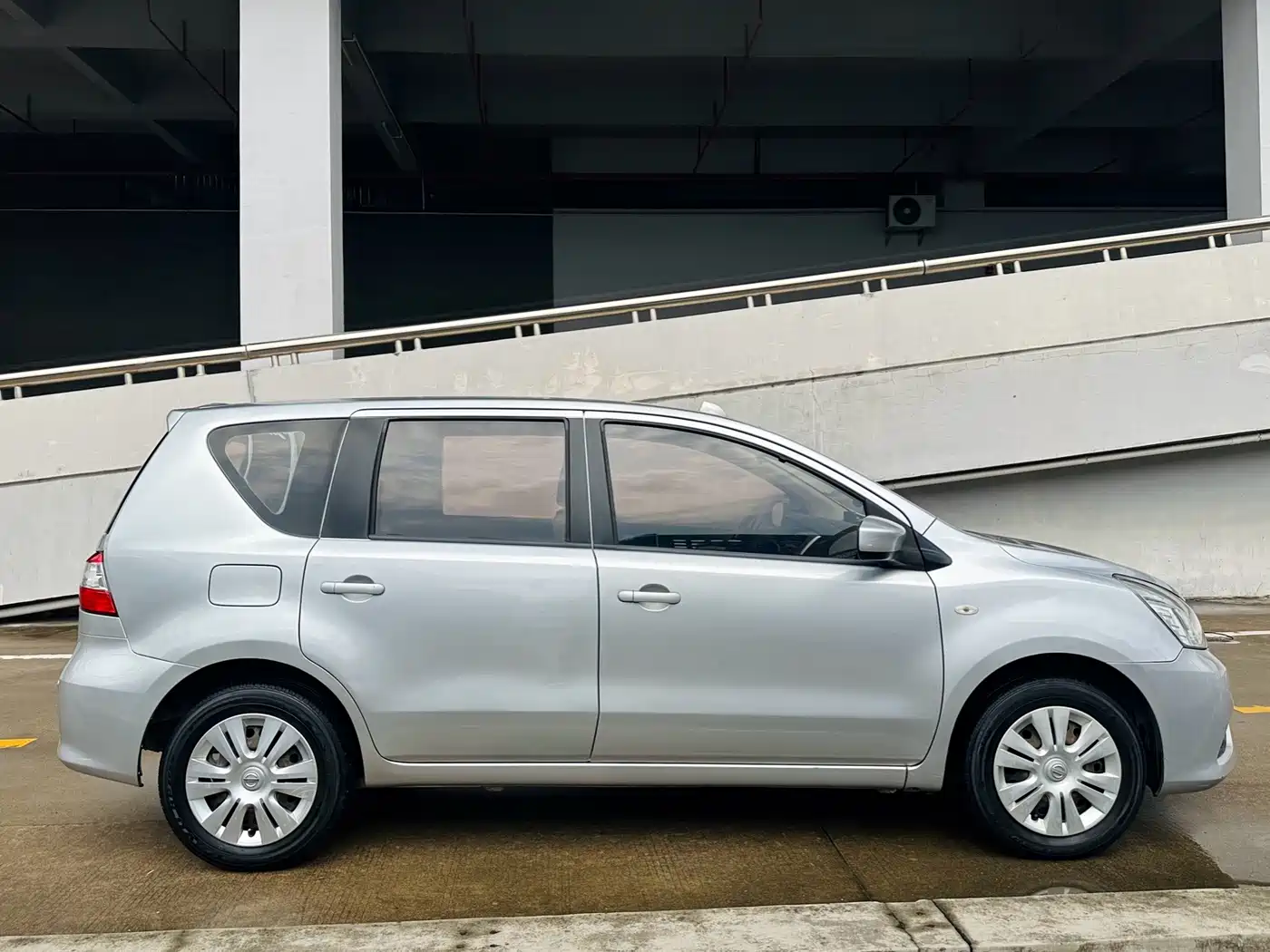 Nissan Livina 2015 2013 1.6XE CVT Comfort
