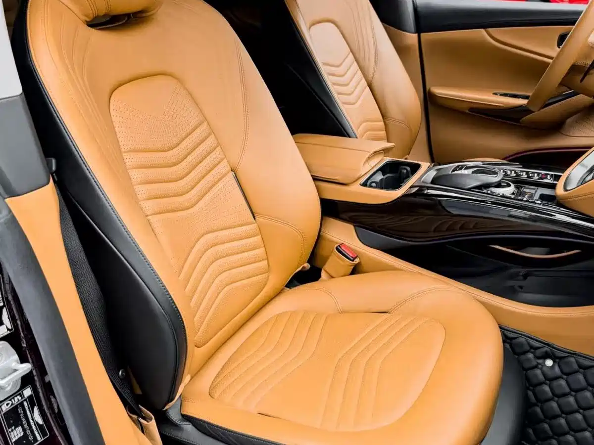 Фото 9 - Aston Martin DBX