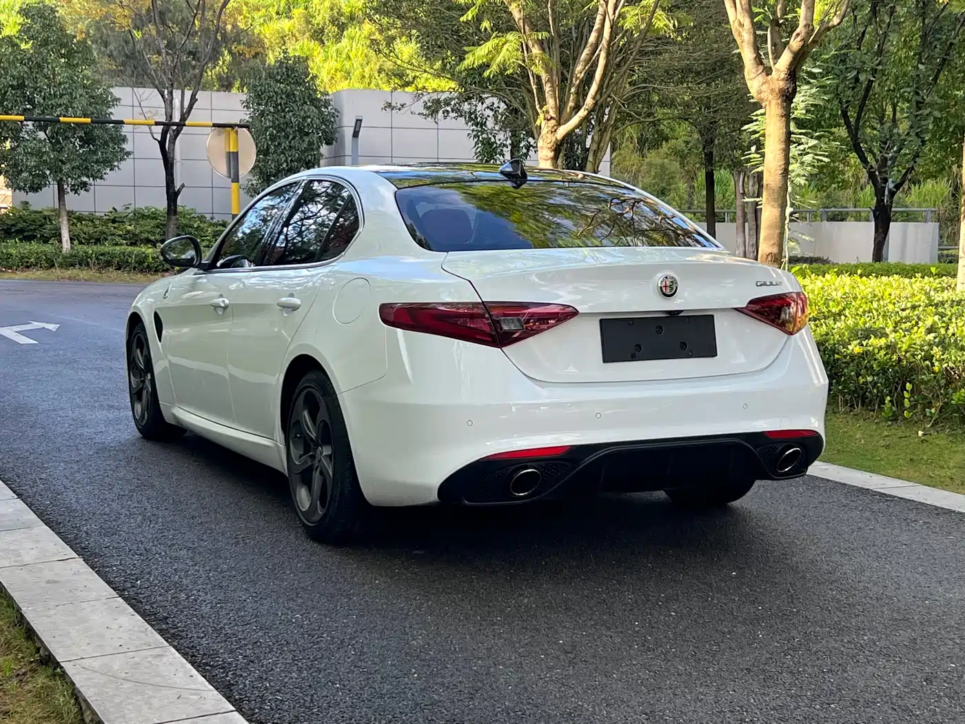 Alfa Romeo Giulia 2018 2017 2.0T 280HP Luxury Edition