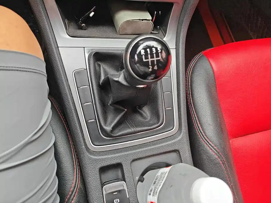 Фото 16 - Volkswagen Golf