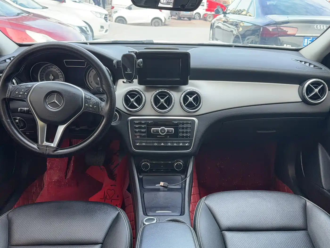 Mercedes-Benz GLA 2015 GLA 220 4MATIC Luxury фото 9