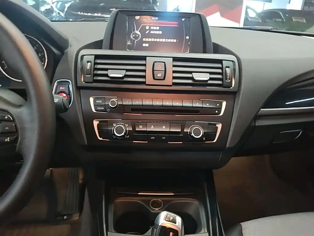 BMW 1 Series (Import) 2013 Facelift 116i Urban Model фото 13