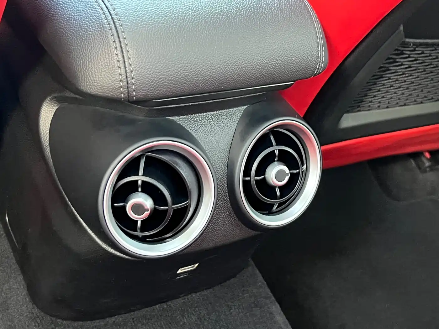 Alfa Romeo Giulia 2018 2017 2.0T 280HP Luxury Edition