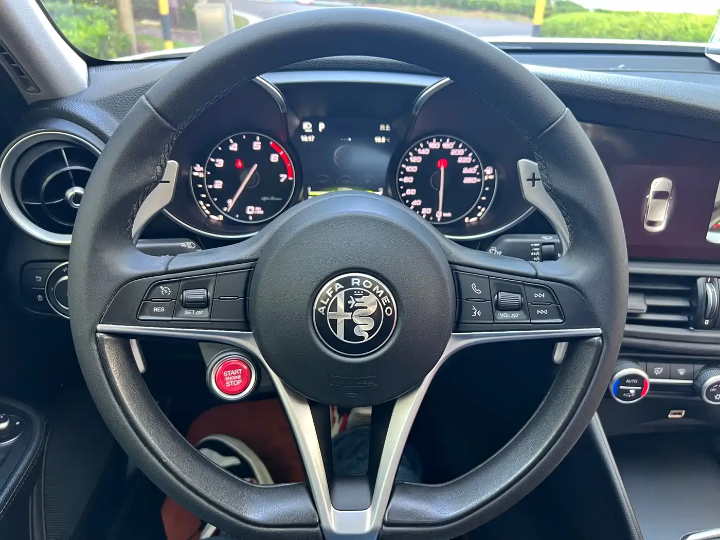 Alfa Romeo Giulia 2018 2017 2.0T 280HP Luxury Edition