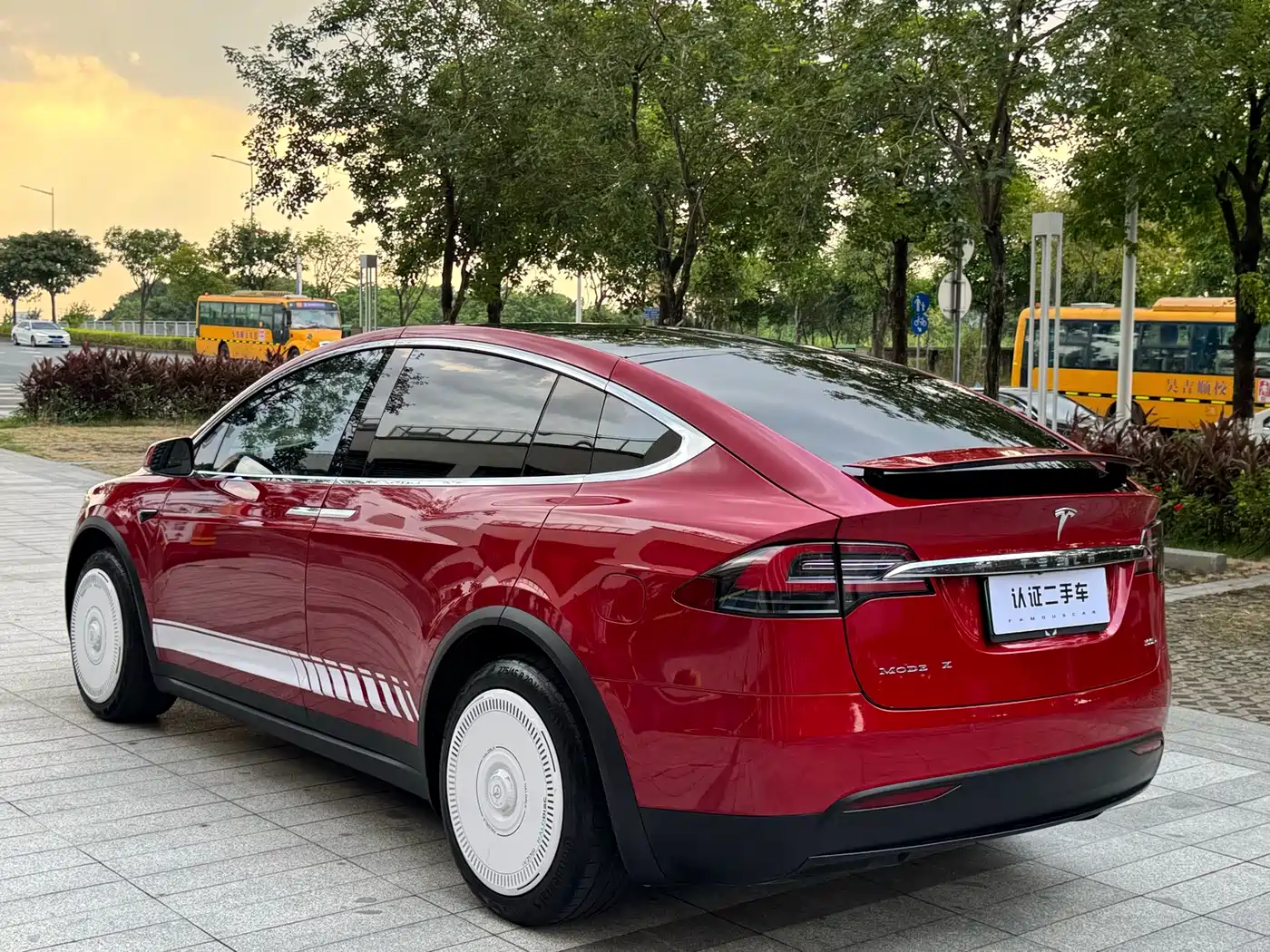 Photo 19 - Tesla Model X