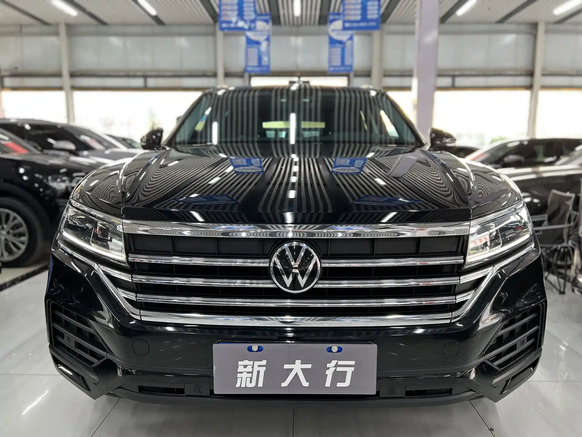 Фото 2 - Volkswagen Touareg