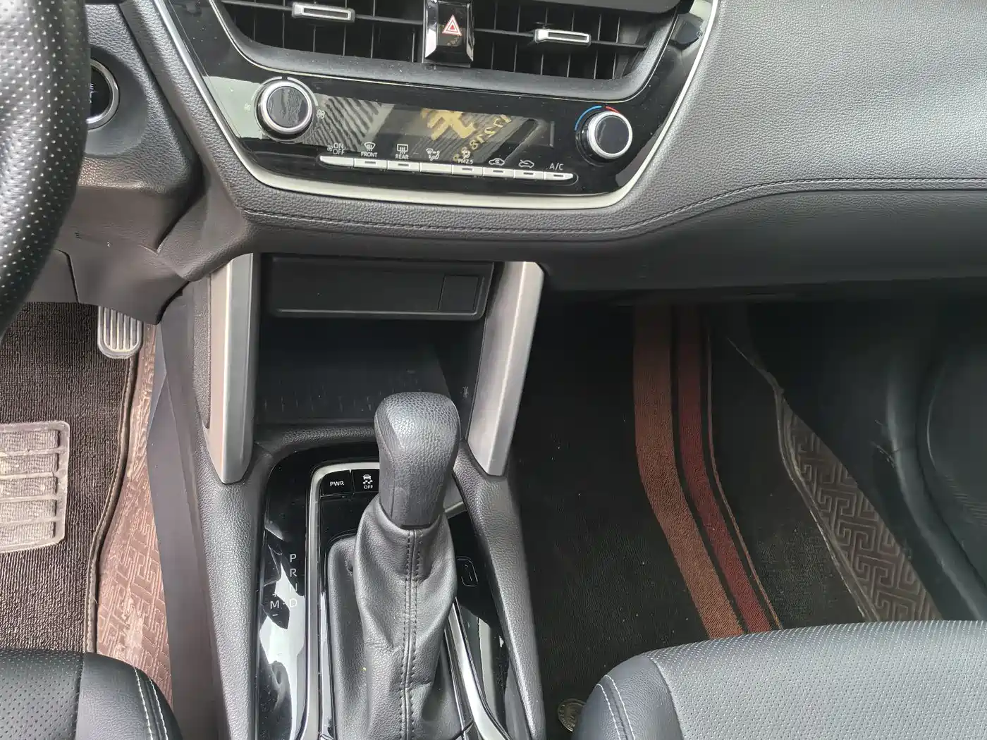 Toyota Frontlander 2022 2.0L CVT Luxury Edition фото 11