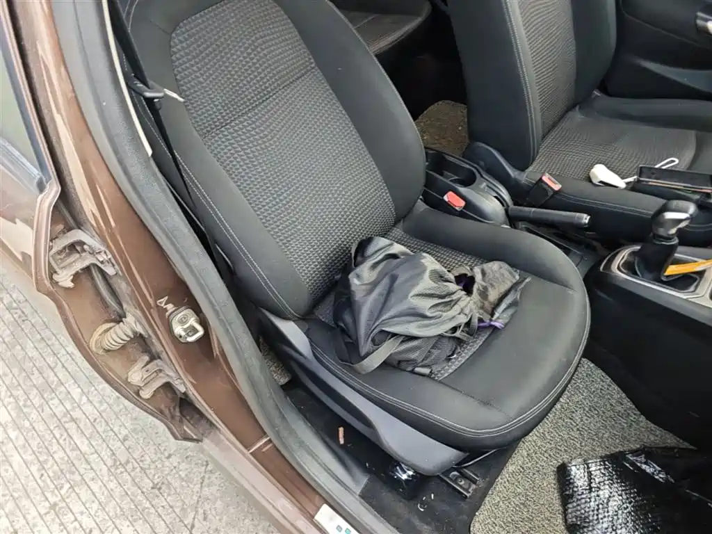 Peugeot 301 2014 1.6L Manual Luxury Edition фото 25
