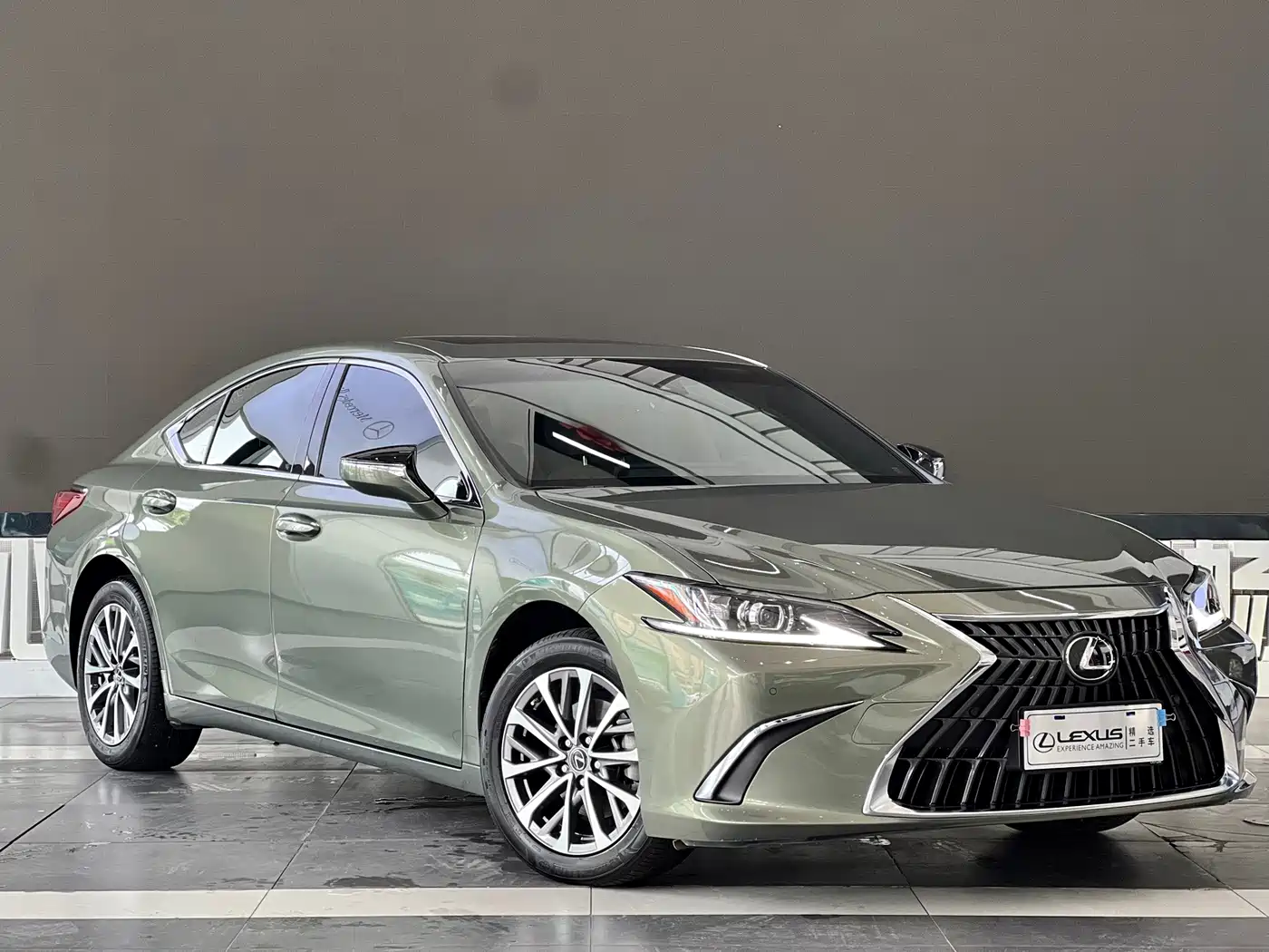 Фото 3 - Lexus ES